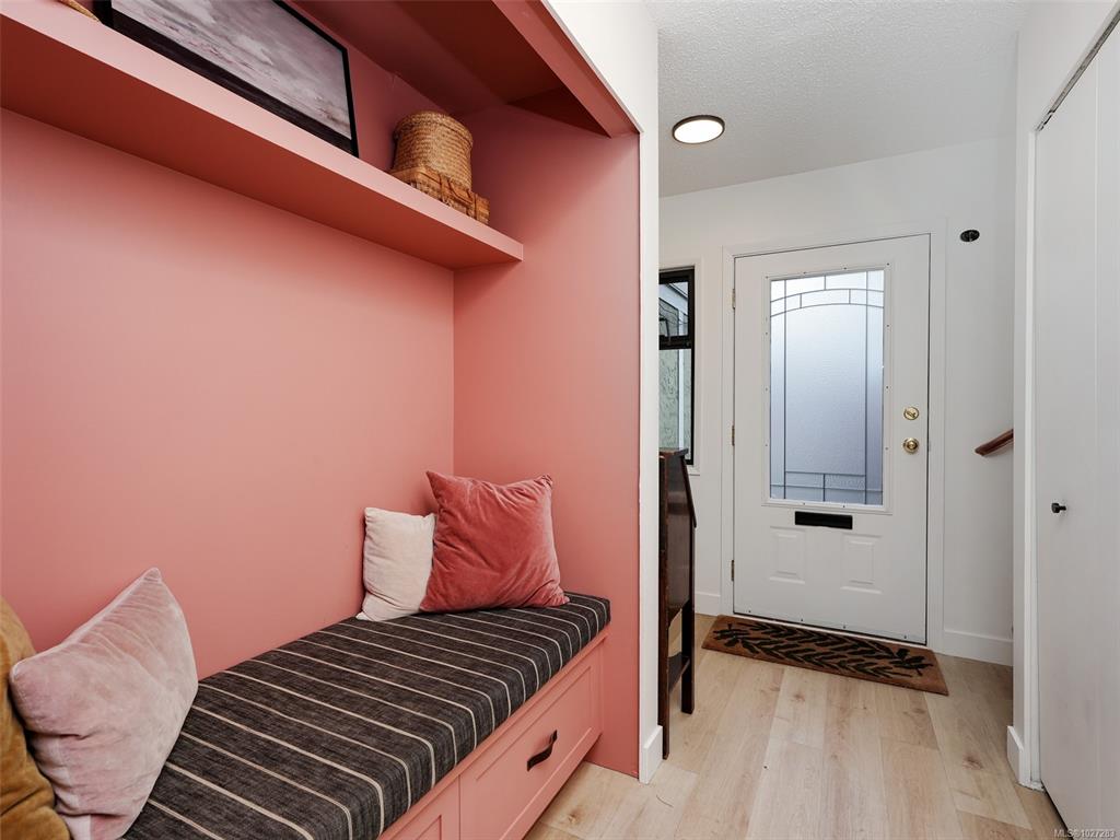 Third View of 119 Ladysmith St, Victoria, BC, V8V 1J3