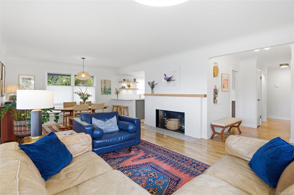 Third View of 2450 Cadboro Bay Rd, Oak Bay, BC, V8R 5H6