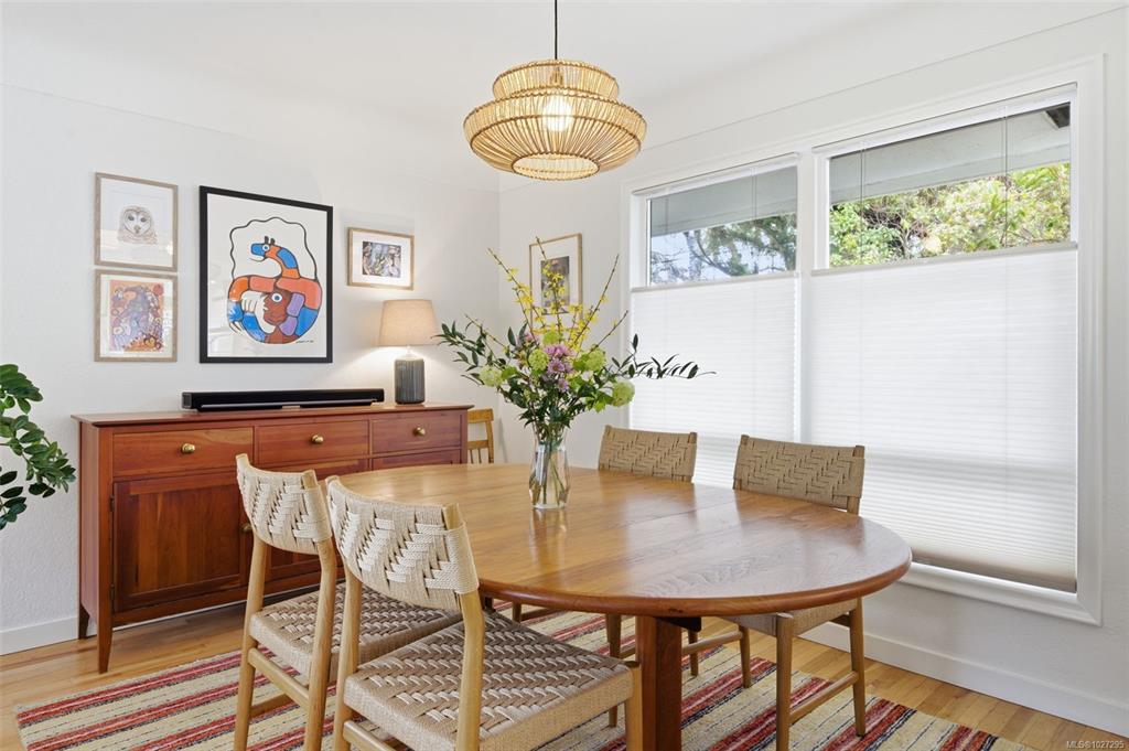 Fifth View of 2450 Cadboro Bay Rd, Oak Bay, BC, V8R 5H6