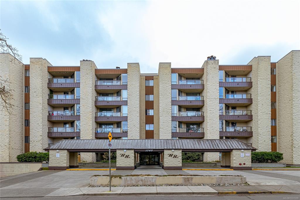 1745 Leighton Rd, 1027299, BC,