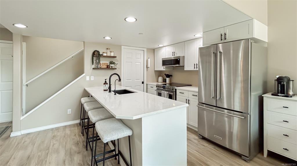 2823 Jacklin Rd, 1027303, BC,