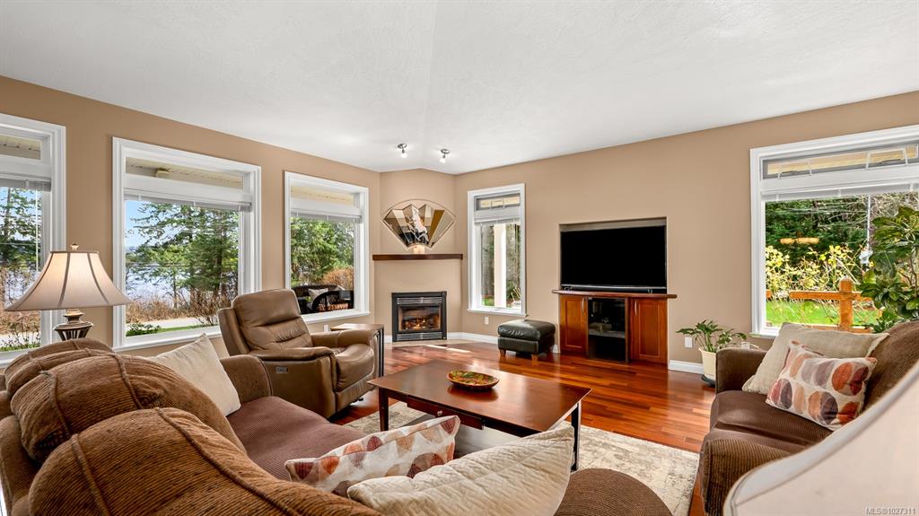 Fifth View of 6503 Walker Frontage Rd, Fanny Bay, BC, V0R 1W0