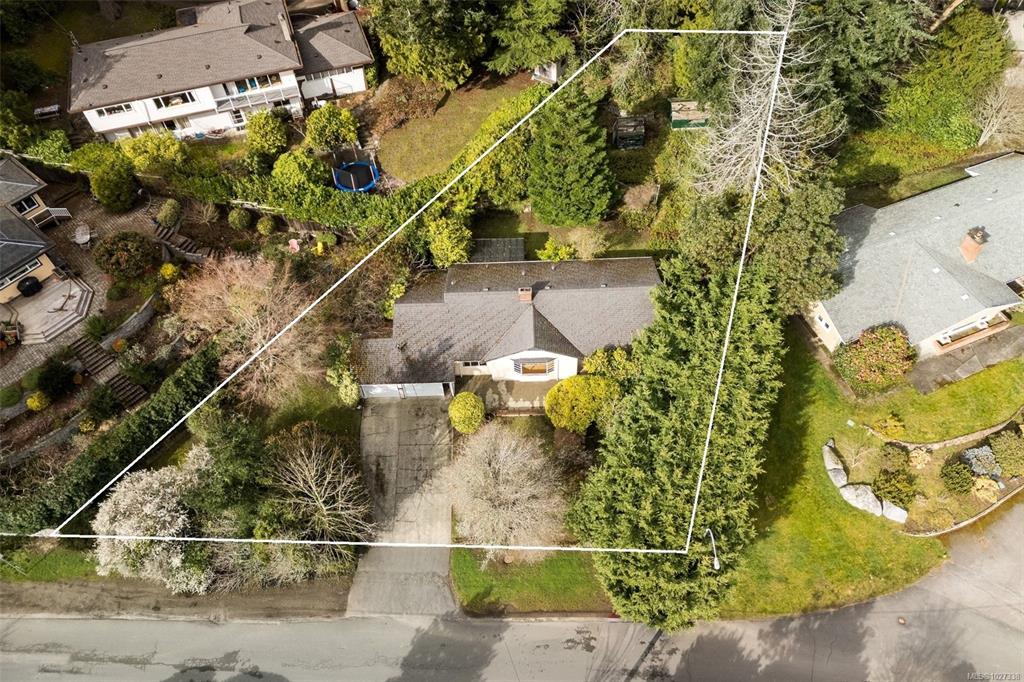 Third View of 3984 Hollydene Pl, Saanich, BC, V8N 3Z7