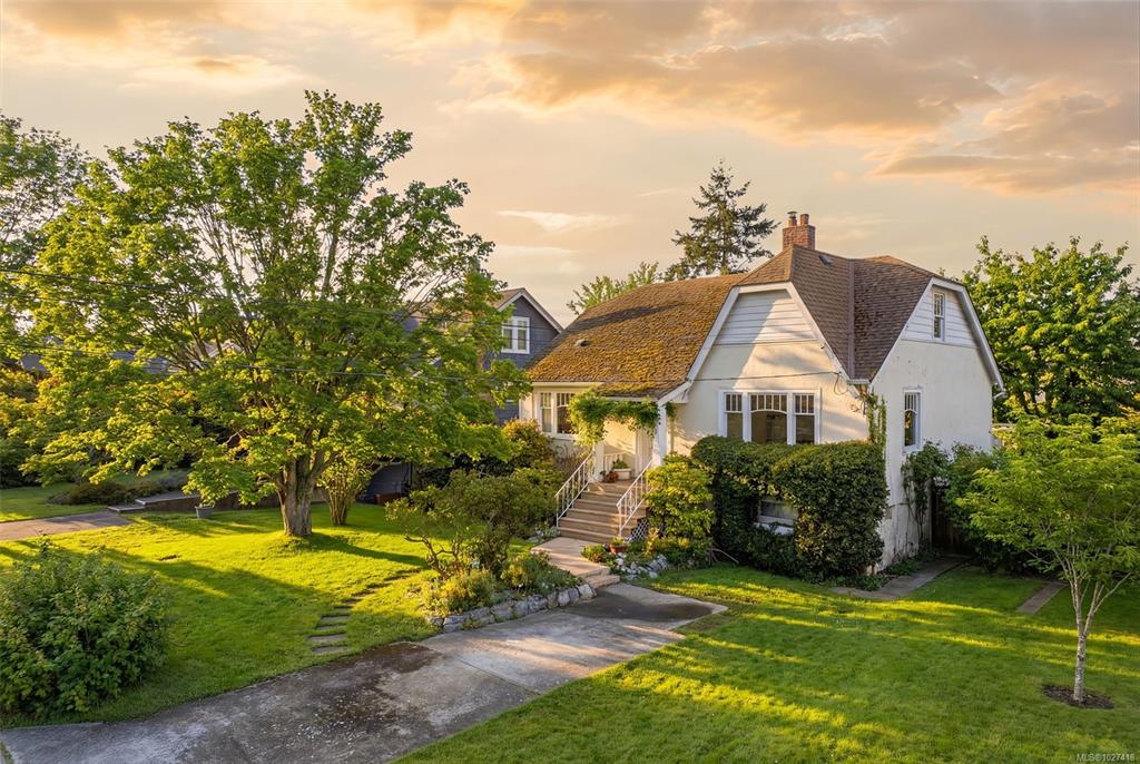 1043 Roslyn Rd, 1027418, BC,