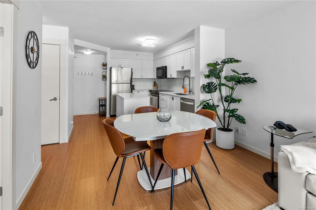 Fourth View of 751 Fairfield Rd, The Astoria, Victoria, BC, V8V 3A3