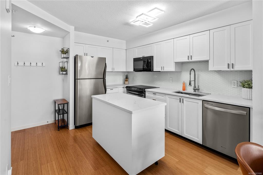 Fifth View of 751 Fairfield Rd, The Astoria, Victoria, BC, V8V 3A3