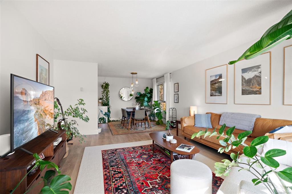 Fifth View of 1024 Fairfield Rd, Victoria, BC, V8V 3A7