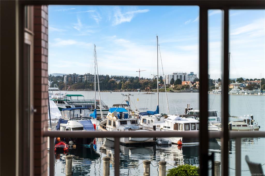 Third View of 636 Montreal St, Victoria, BC, V8V 4Y1