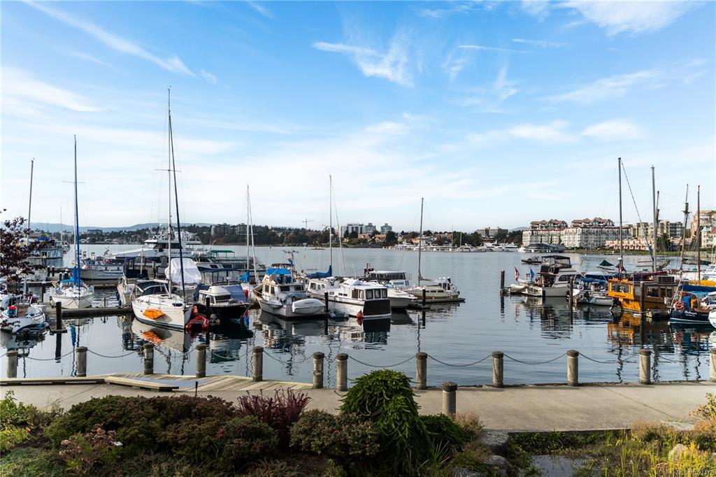 Fourth View of 636 Montreal St, Victoria, BC, V8V 4Y1