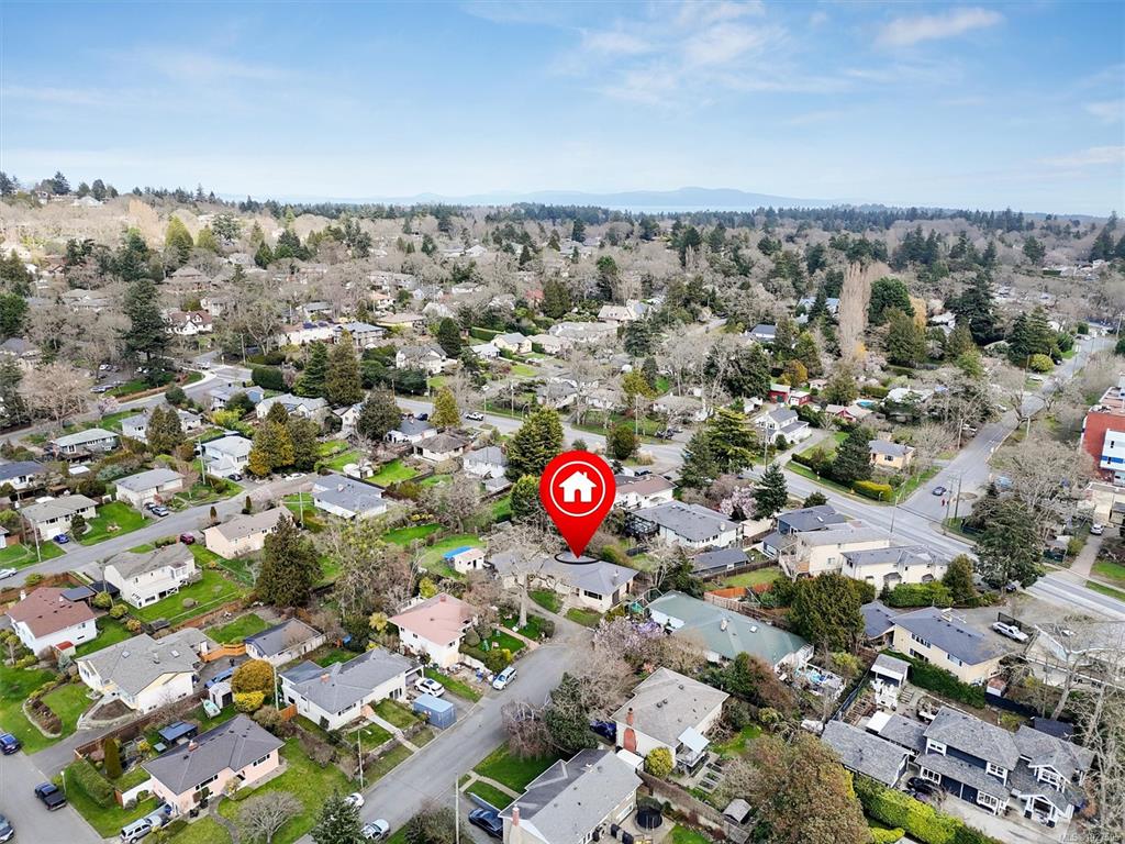 Third View of 1790 Keith Pl, Saanich, BC, V8P 1E4