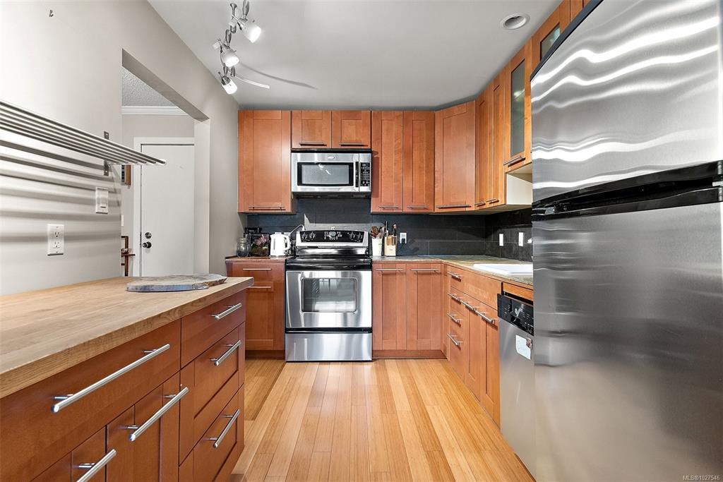 Third View of 3215 Alder St, Saanich, BC, V8X 1P3