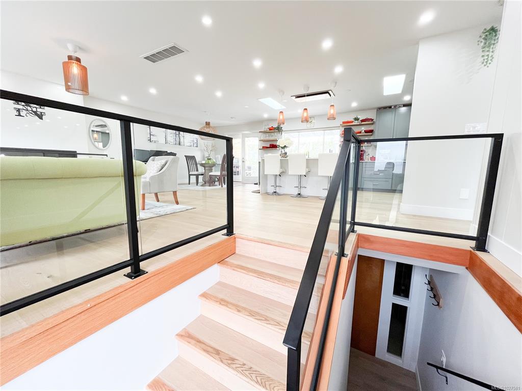 Fourth View of 3947 Morgan St, Saanich, BC, V8X 1Z9