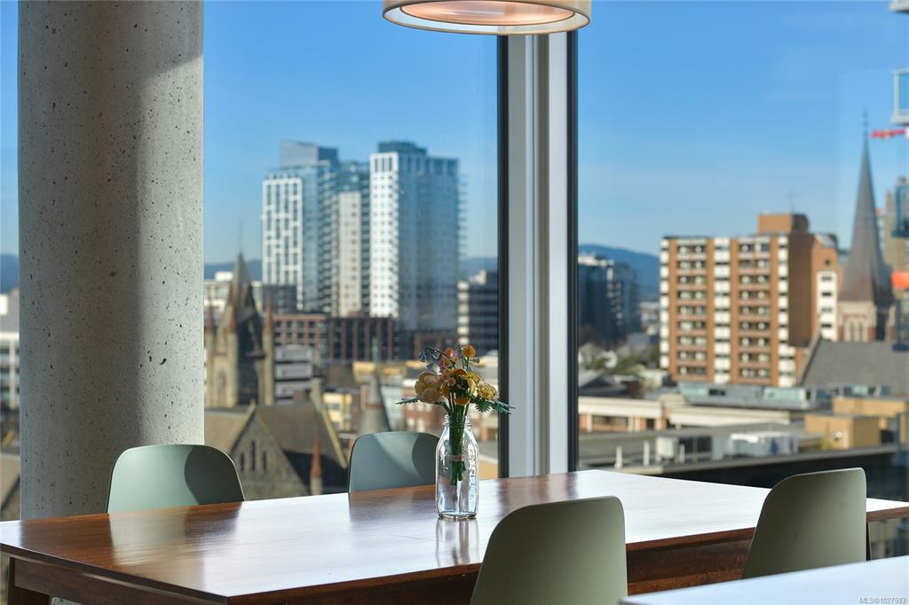 Fifth View of 989 Johnson St, Victoria, BC, V8V 0E3