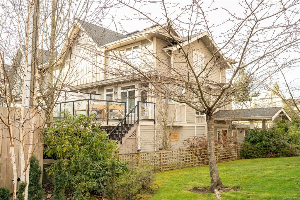 Third View of 2918 Shelbourne St, Lansdowne Walk, Victoria, BC, V8R 4M6