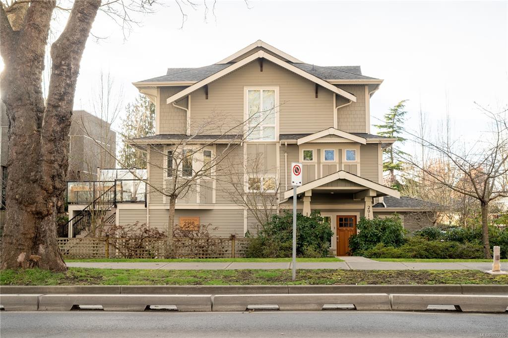 Fourth View of 2918 Shelbourne St, Lansdowne Walk, Victoria, BC, V8R 4M6