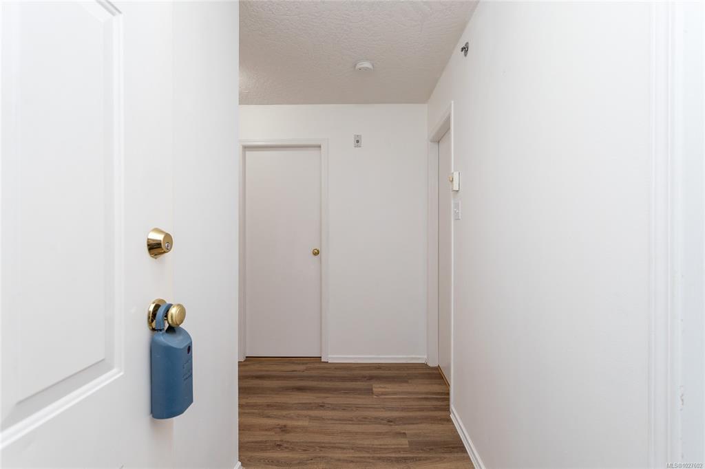 Fourth View of 545 Manchester Rd, Victoria, BC, V8T 5H6