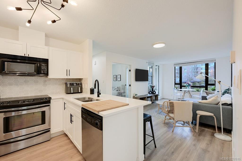 Fourth View of 751 Fairfield Rd, Victoria, BC, V8W 4A4