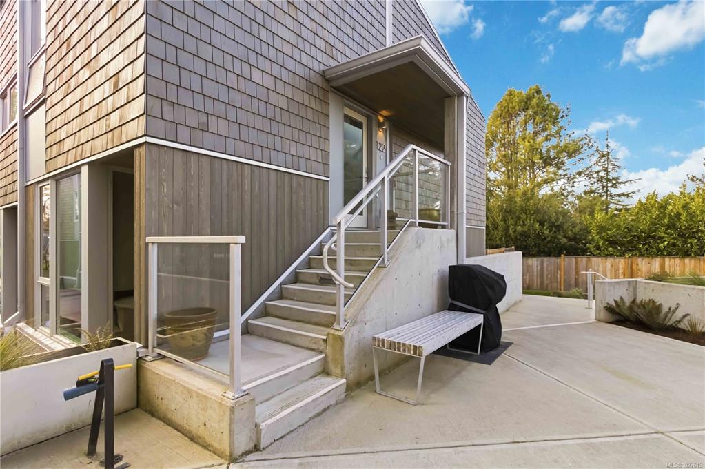 Fifth View of 1720 Fairfield Rd, Rhodo, Victoria, BC, V8S 1G3