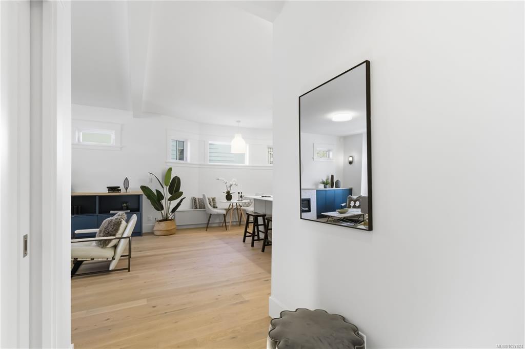 Fifth View of 1915 Fernwood Rd, Victoria, BC, V8T 2Y6