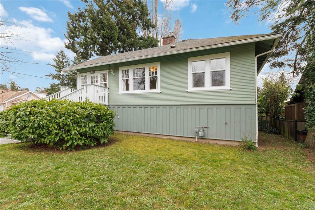 Fourth View of 999 Darwin Ave, Saanich, BC, V8X 2X8