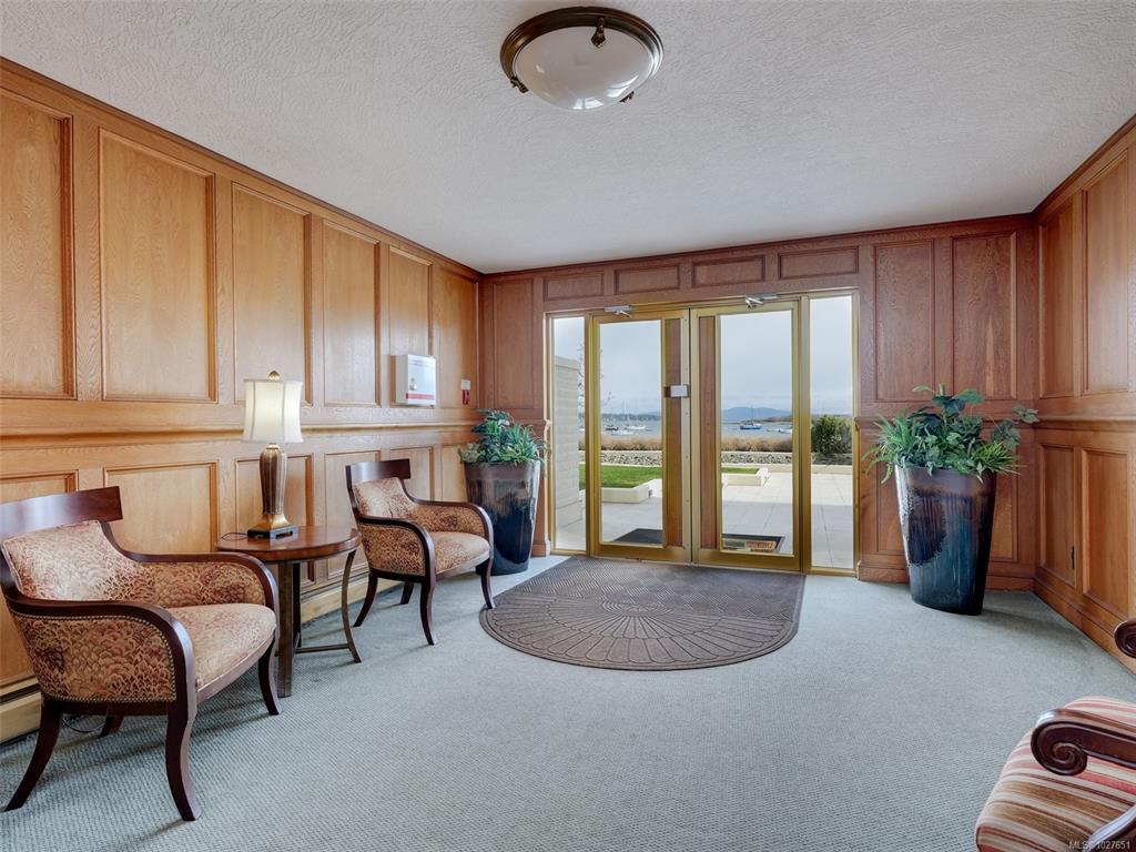 Fifth View of 1440 Beach Dr, Oak Bay, BC, V8S 2N8