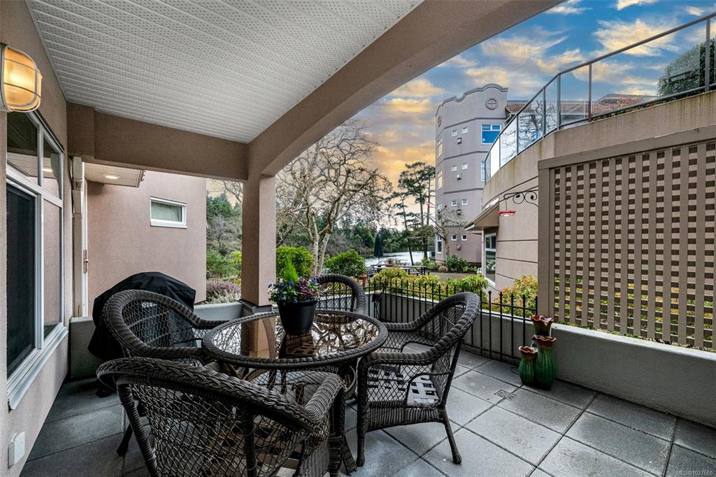 1085 Tillicum Rd, 1027660, BC,