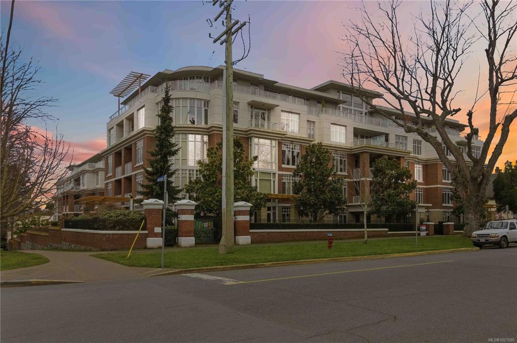 Third View of 999 Burdett Ave, The Chelsea, Victoria, BC, V8V 3G7