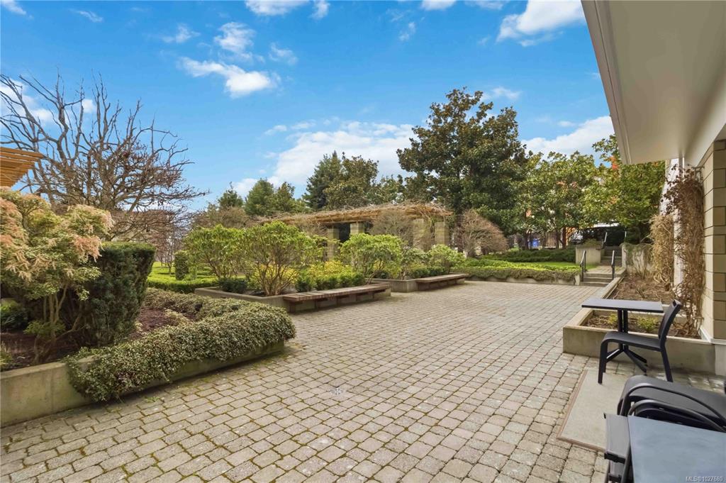 Fifth View of 999 Burdett Ave, The Chelsea, Victoria, BC, V8V 3G7