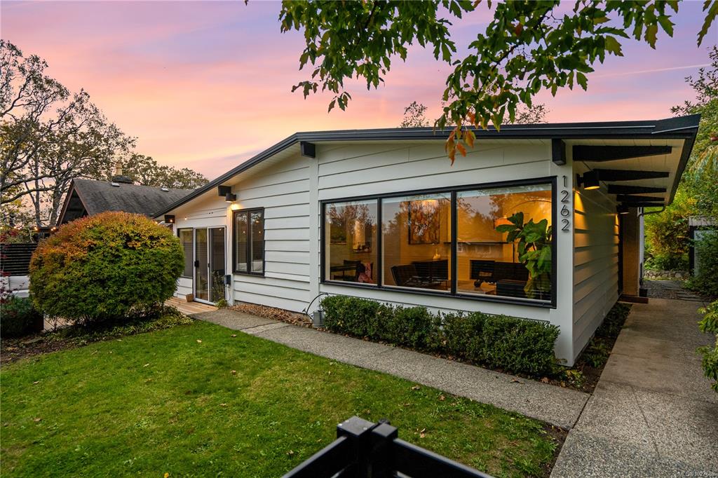 1262 Roslyn Rd, 1027689, BC,