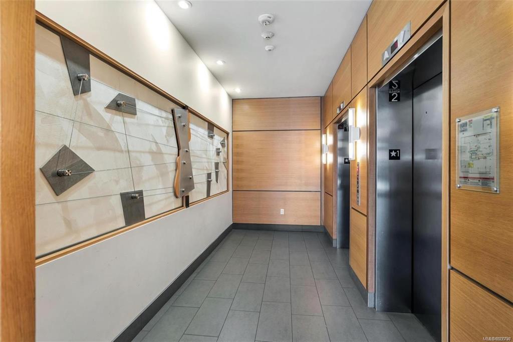 Fifth View of 960 Yates St, Victoria, BC, V8V 3M3