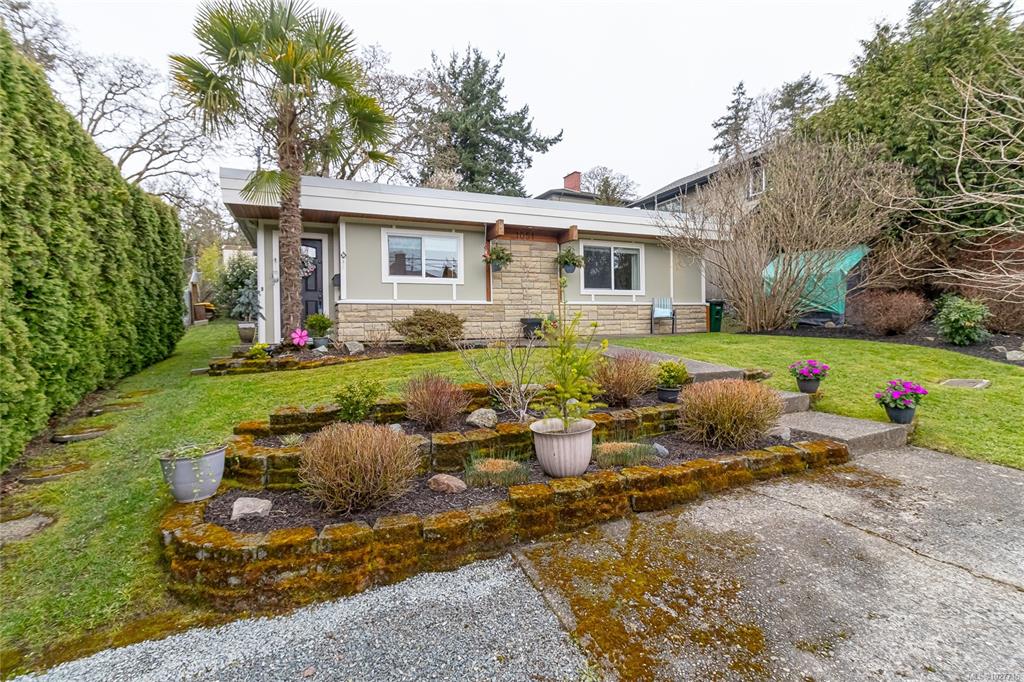 Third View of 1051 Chesterfield Rd, Saanich, BC, V8Z 2T9