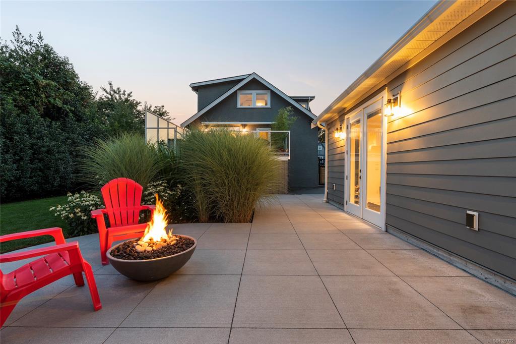 Third View of 2051 Hampshire Rd, Oak Bay, BC, V8R 5V2