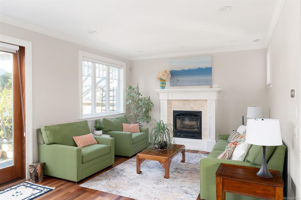 Third View of 238 Richmond Ave, Victoria, BC, V8S 3X8