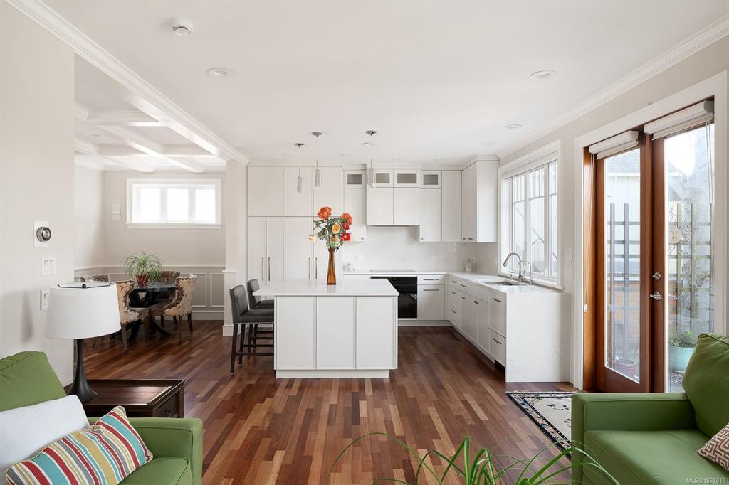 Fifth View of 238 Richmond Ave, Victoria, BC, V8S 3X8