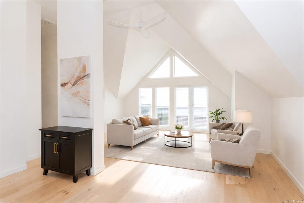 Second View of 1741 Oak Bay Ave, Le Mansion, Victoria, BC, V8R 1B8