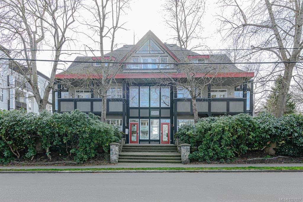 Third View of 1741 Oak Bay Ave, Le Mansion, Victoria, BC, V8R 1B8