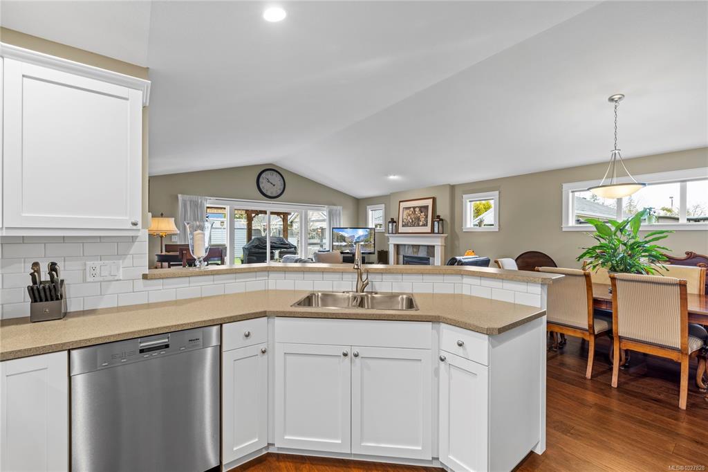 Fifth View of 425 Day Pl, BRIDGEWATER LANE, Parksville, BC, V9P 1Z6