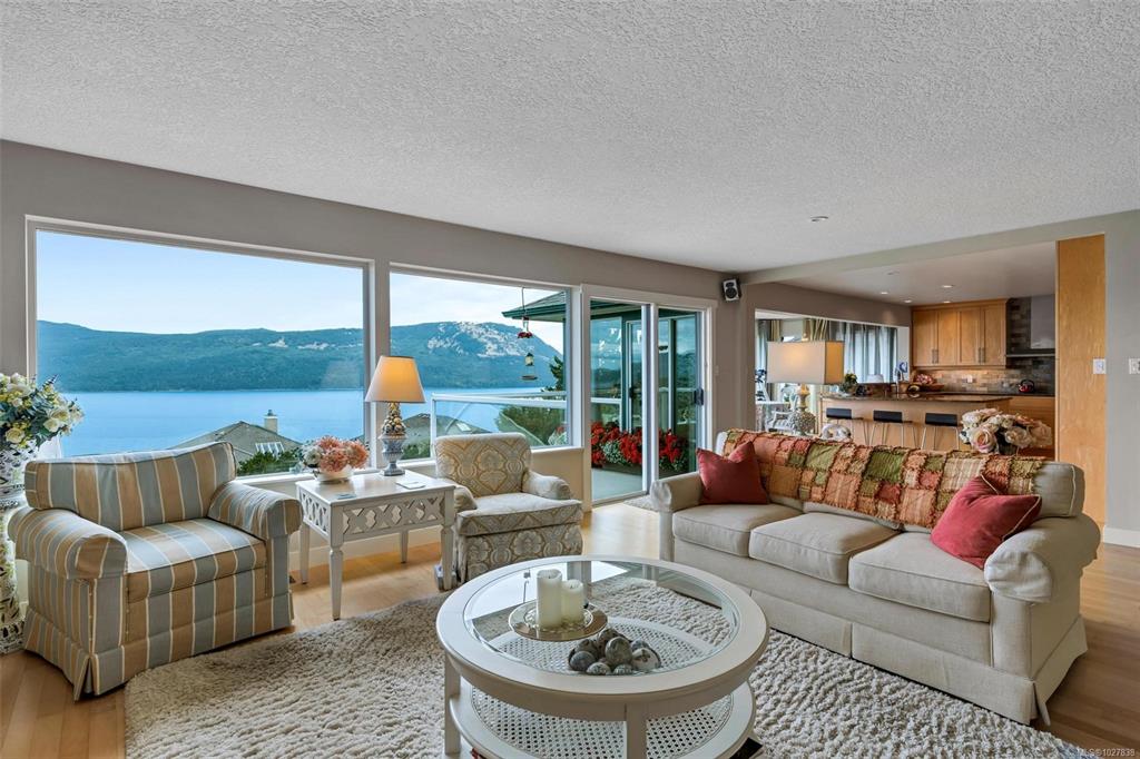 541 Cedar Cres, 1027838, BC,