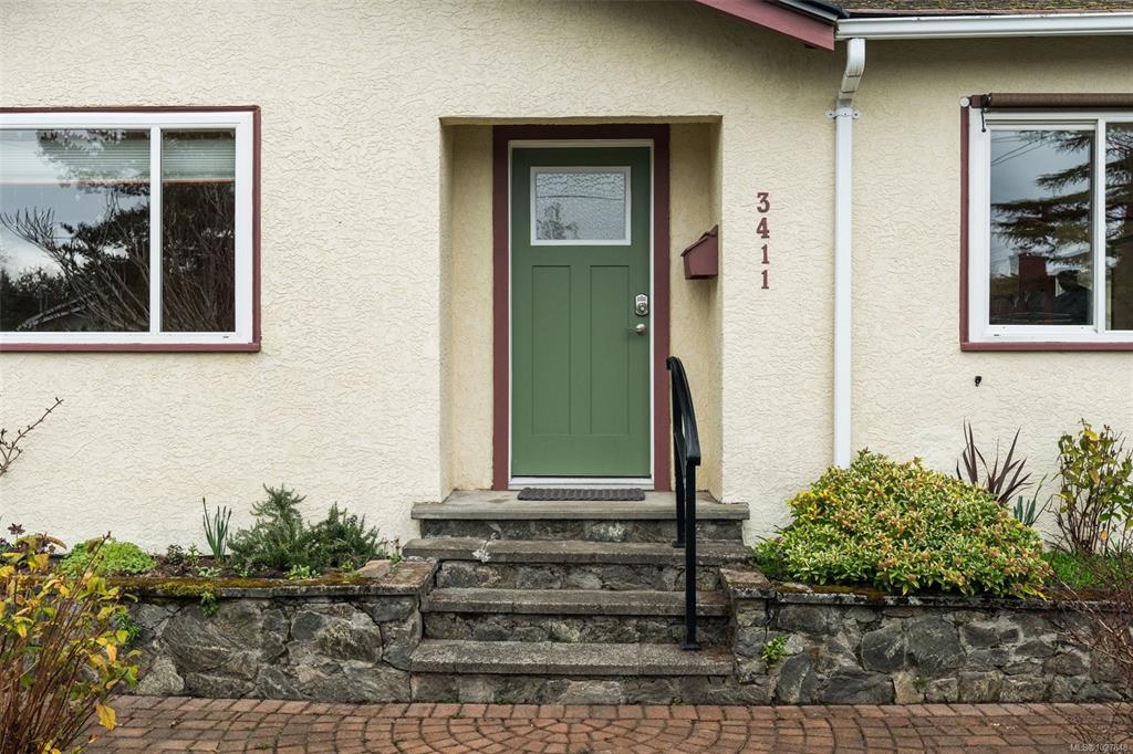 Third View of 3411 St Matthew St, Saanich, BC, V8P 4K4