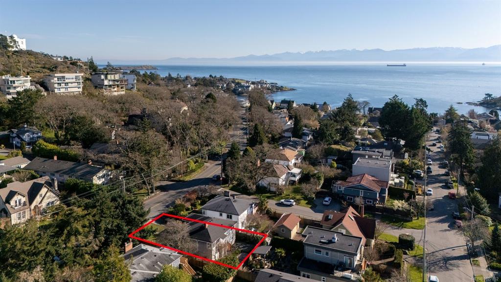Third View of 354 Foul Bay Rd, Victoria, BC, V8S 4G8
