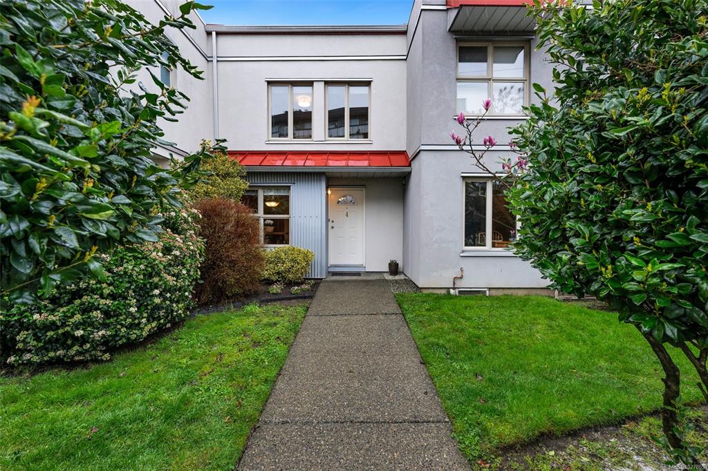 Third View of 930 North Park St, Park Place, Victoria, BC, V8T 1C6