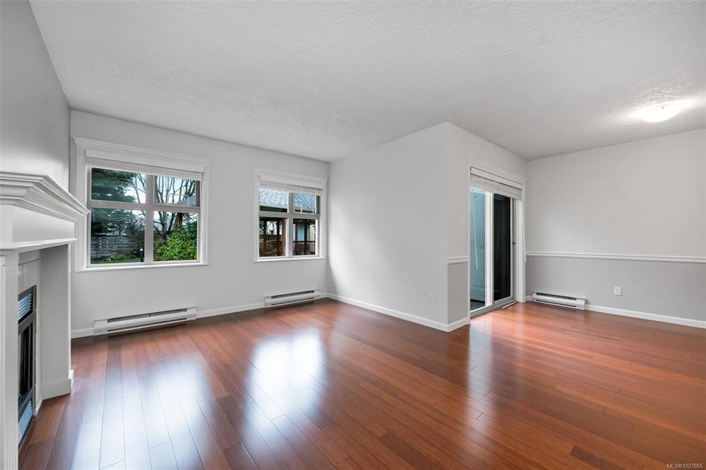 Fifth View of 930 North Park St, Park Place, Victoria, BC, V8T 1C6