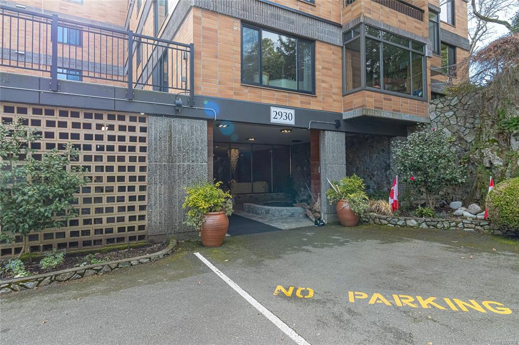 Third View of 2930 Cook St, Spencer Castle, Victoria, BC, V8T 3S7