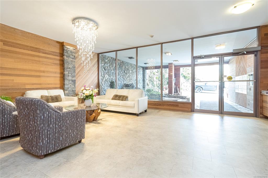 Fifth View of 2930 Cook St, Spencer Castle, Victoria, BC, V8T 3S7