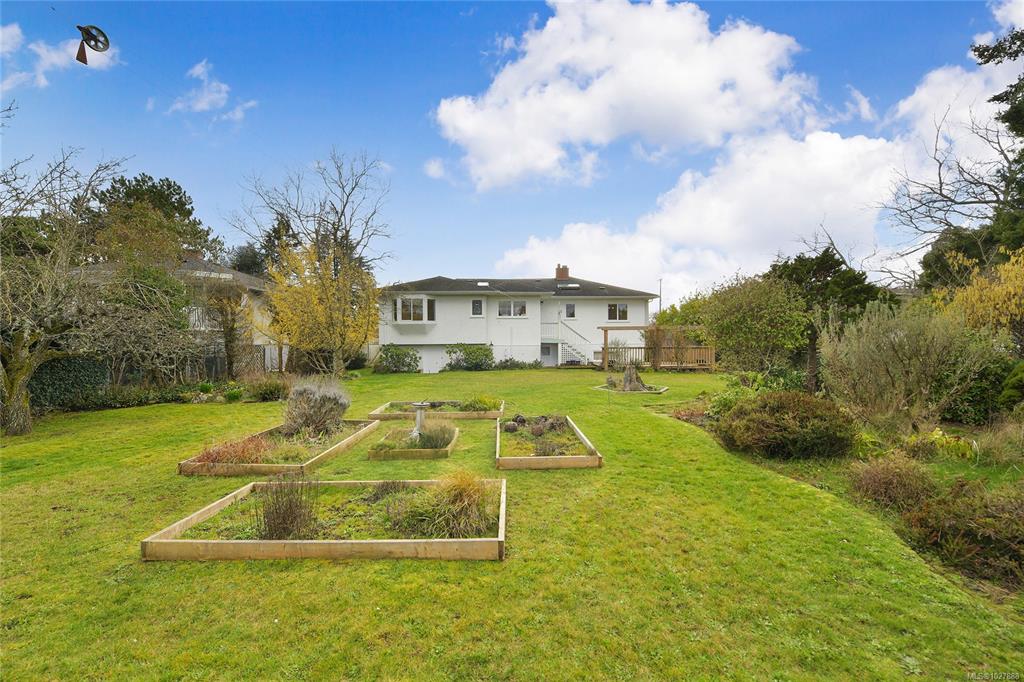 Third View of 2218 Edgelow St, Saanich, BC, V8N 1R5