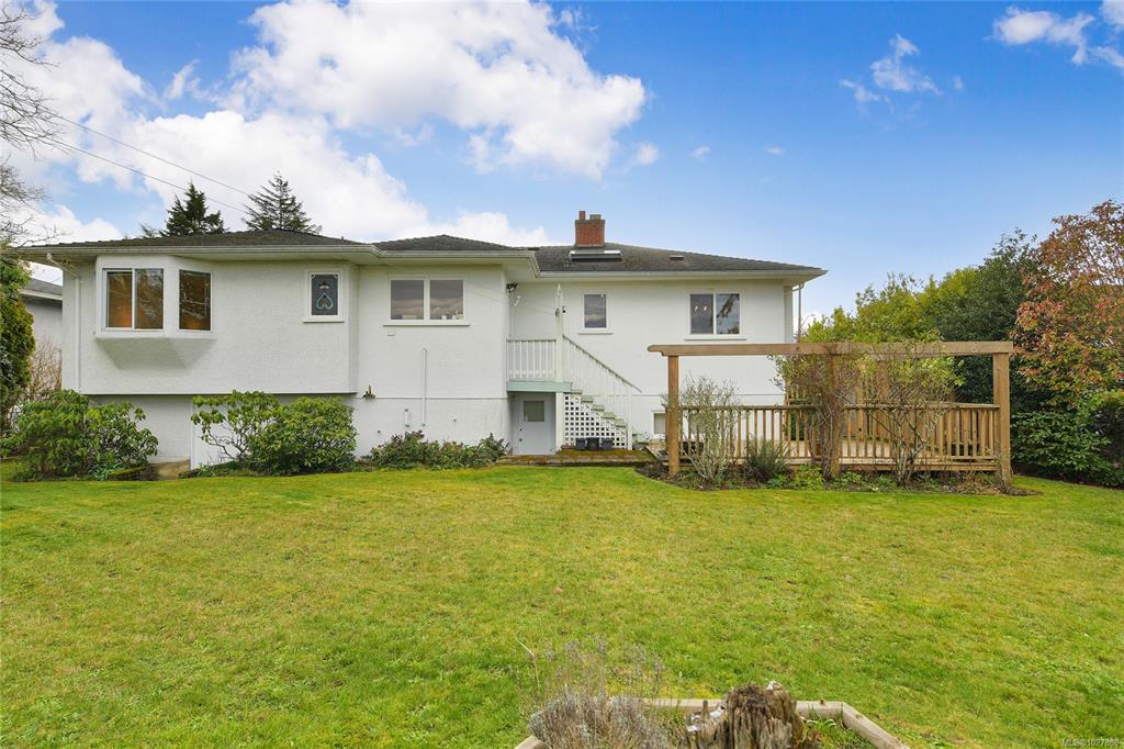 Fourth View of 2218 Edgelow St, Saanich, BC, V8N 1R5