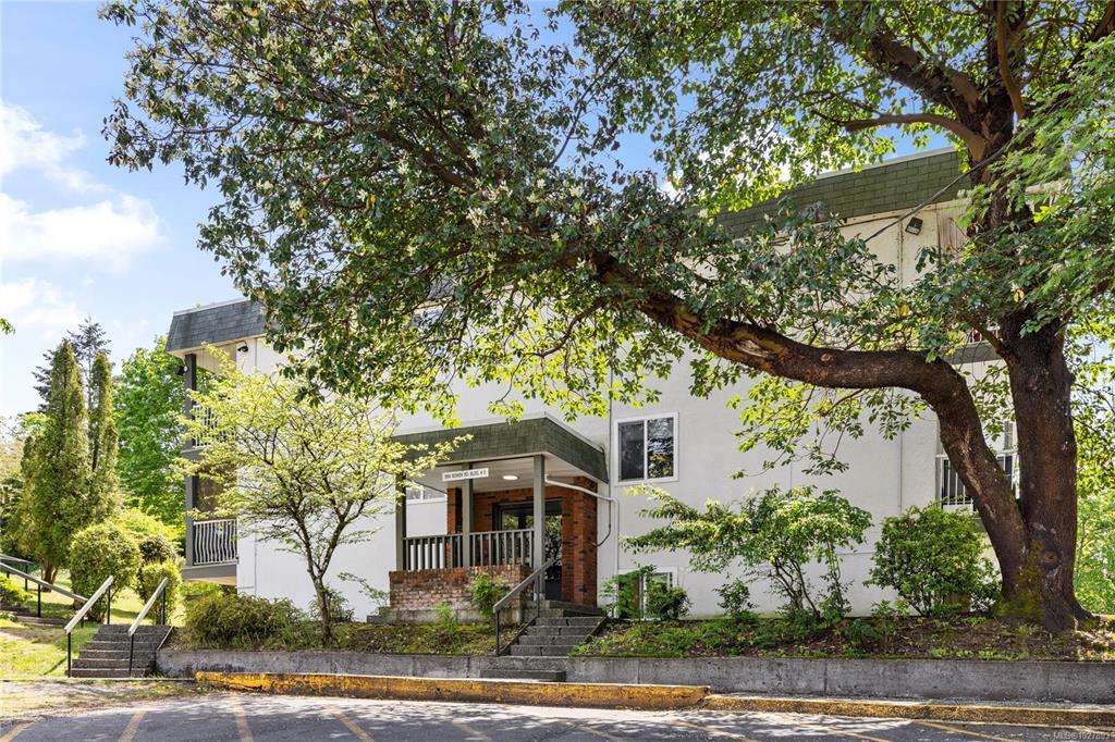 999 Bowen Rd, 1027893, BC,