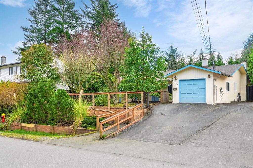 Second View of 3705 Cottleview Dr, Nanaimo, BC, V9T 4G4