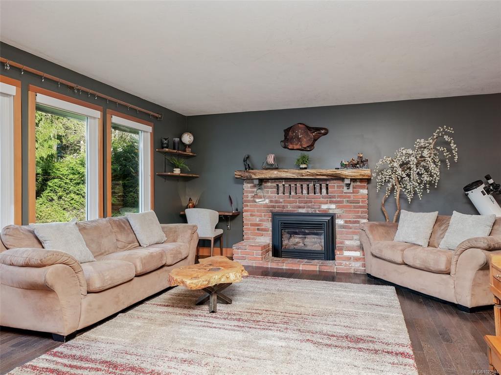 Third View of 6740 Amwell Dr, Central Saanich, BC, V8M 1A4