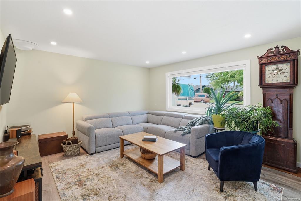 Third View of 668 Foster Dr, Parksville, BC, V9P 1A8